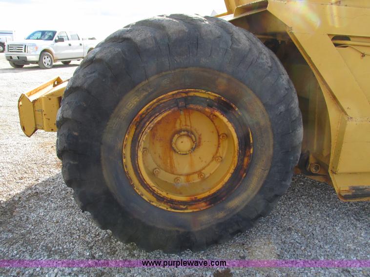 image for item G9369 International 412B elevating paddle scraper