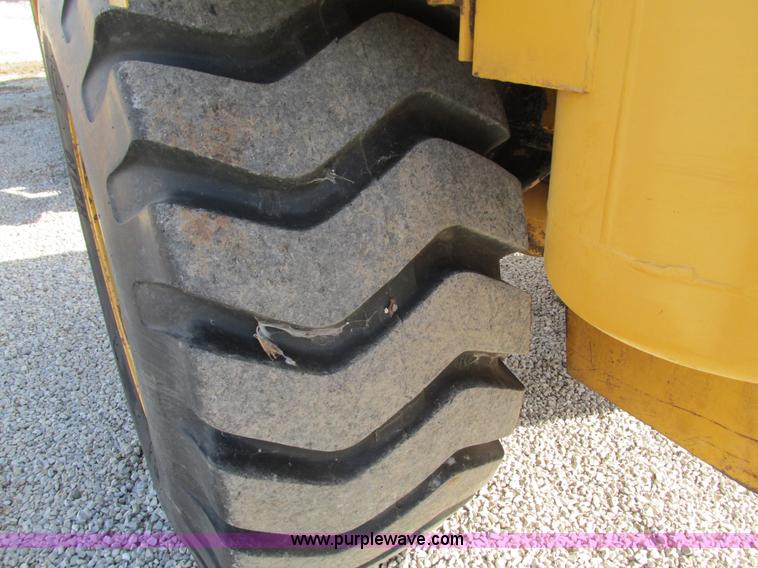 image for item G9369 International 412B elevating paddle scraper