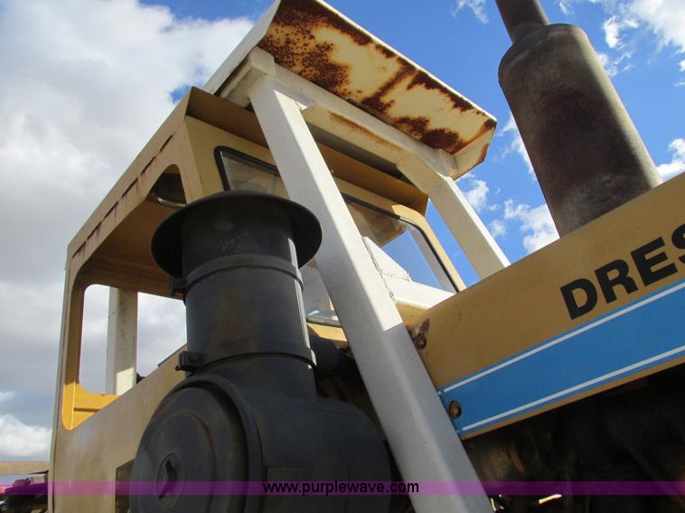 image for item G9369 International 412B elevating paddle scraper