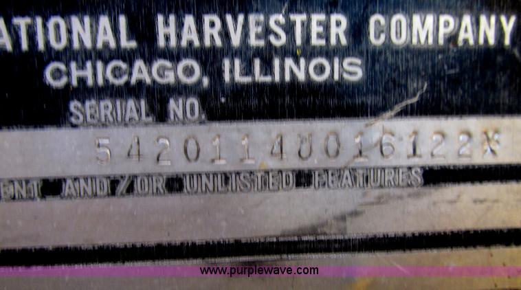 image for item G9369 International 412B elevating paddle scraper