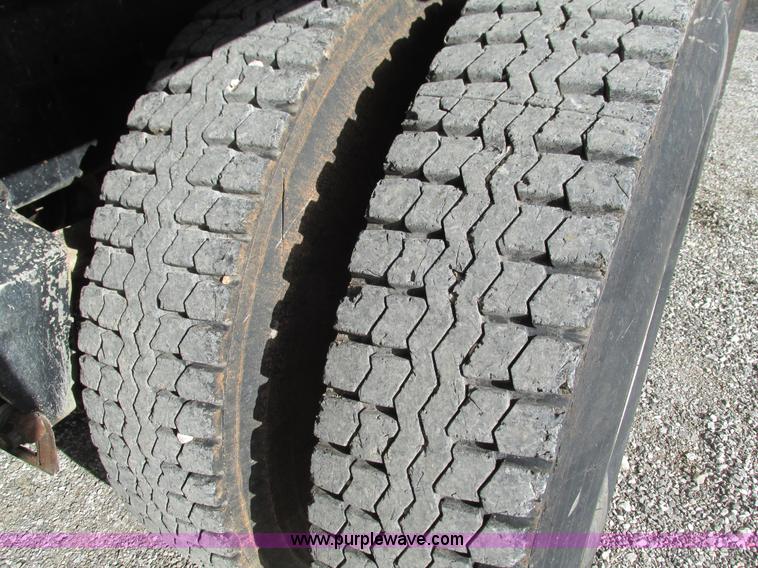 image for item G9370 1987 Freightliner FLC-64T dump truck