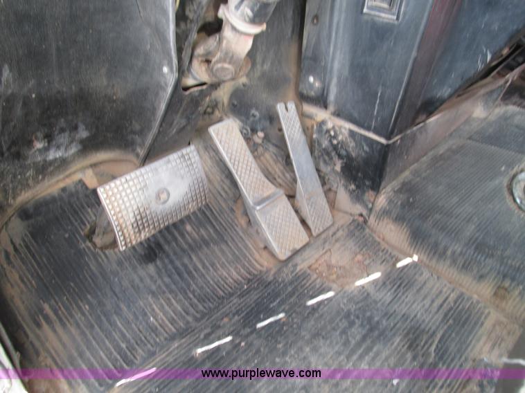 image for item G9370 1987 Freightliner FLC-64T dump truck