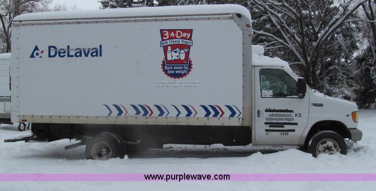 image for item G9550 1999 Ford 800 box truck