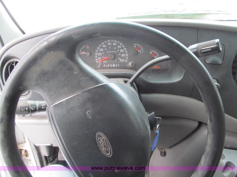 image for item G9550 1999 Ford 800 box truck