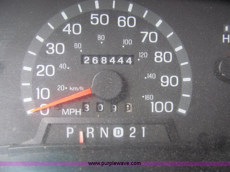 image for item G9550 1999 Ford 800 box truck