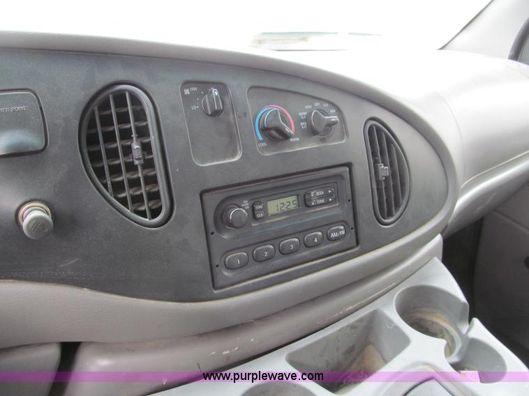 image for item G9550 1999 Ford 800 box truck