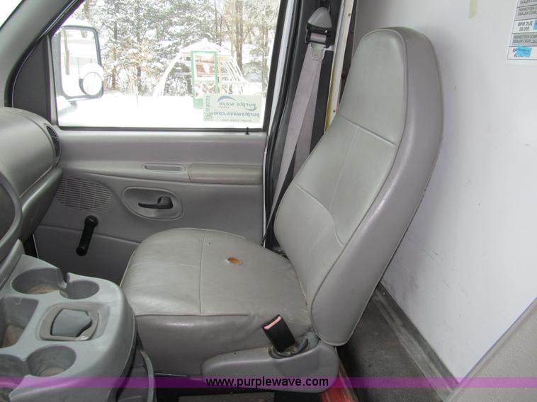 image for item G9550 1999 Ford 800 box truck