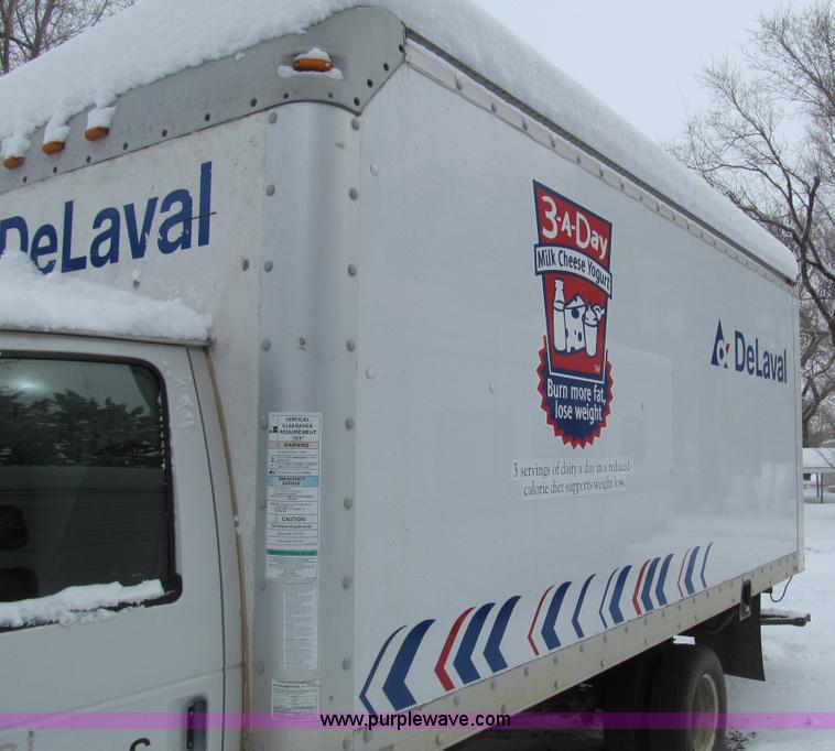 image for item G9550 1999 Ford 800 box truck