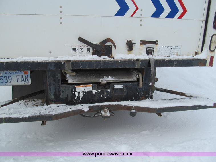 image for item G9550 1999 Ford 800 box truck