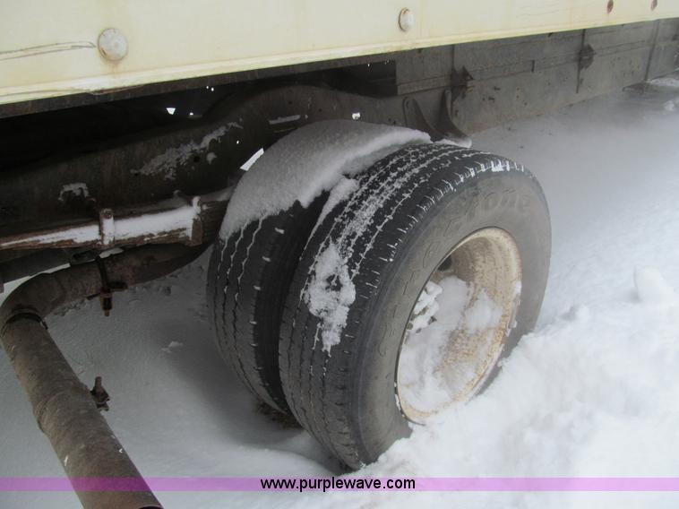 image for item G9550 1999 Ford 800 box truck