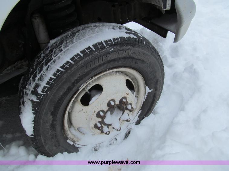 image for item G9550 1999 Ford 800 box truck