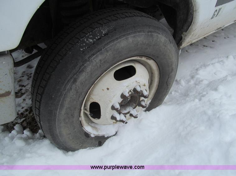 image for item G9550 1999 Ford 800 box truck