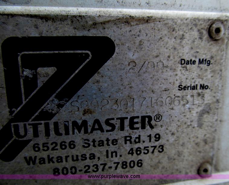 image for item G9550 1999 Ford 800 box truck