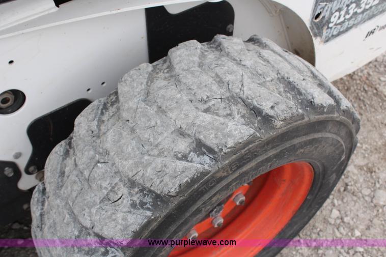 image for item H1379 2004 Bobcat S150 skid steer