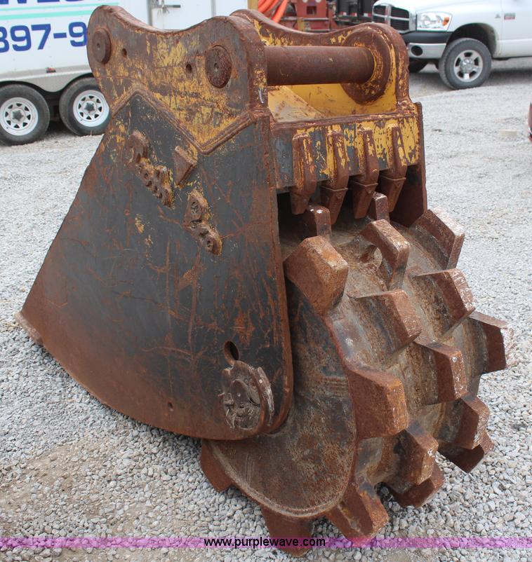 image for item H1383 Tooth Pro 24" excavator bucket