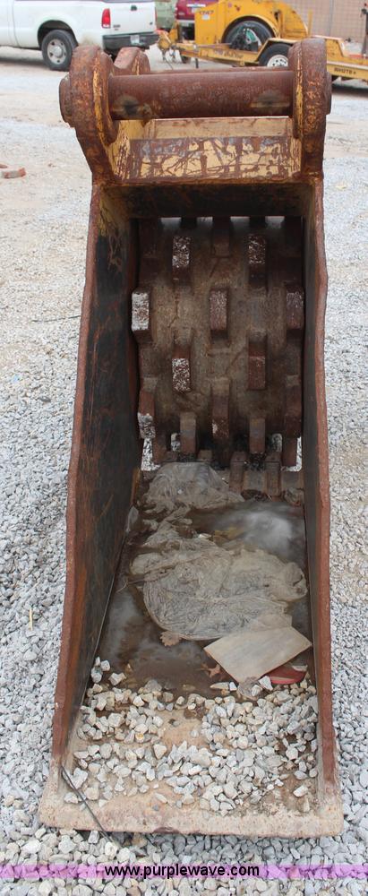 image for item H1383 Tooth Pro 24" excavator bucket