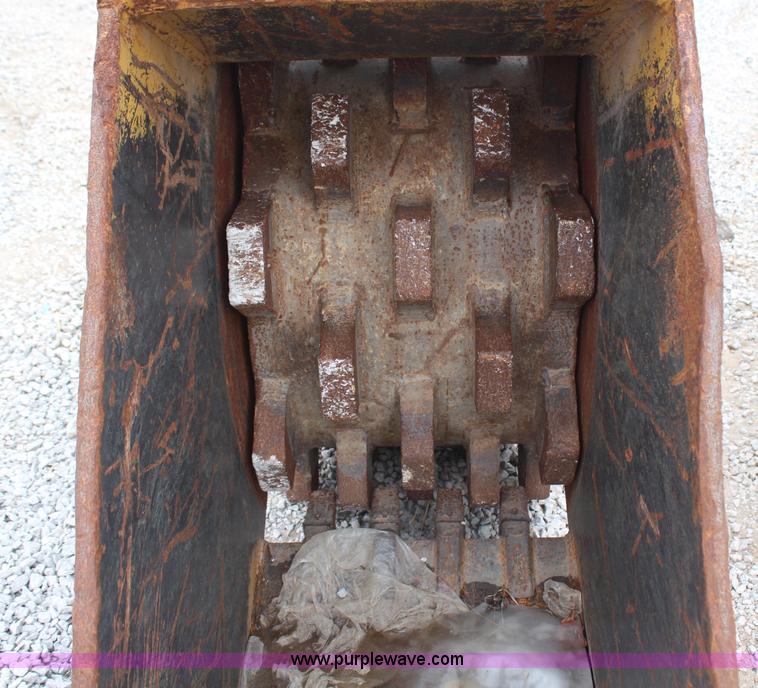 image for item H1383 Tooth Pro 24" excavator bucket