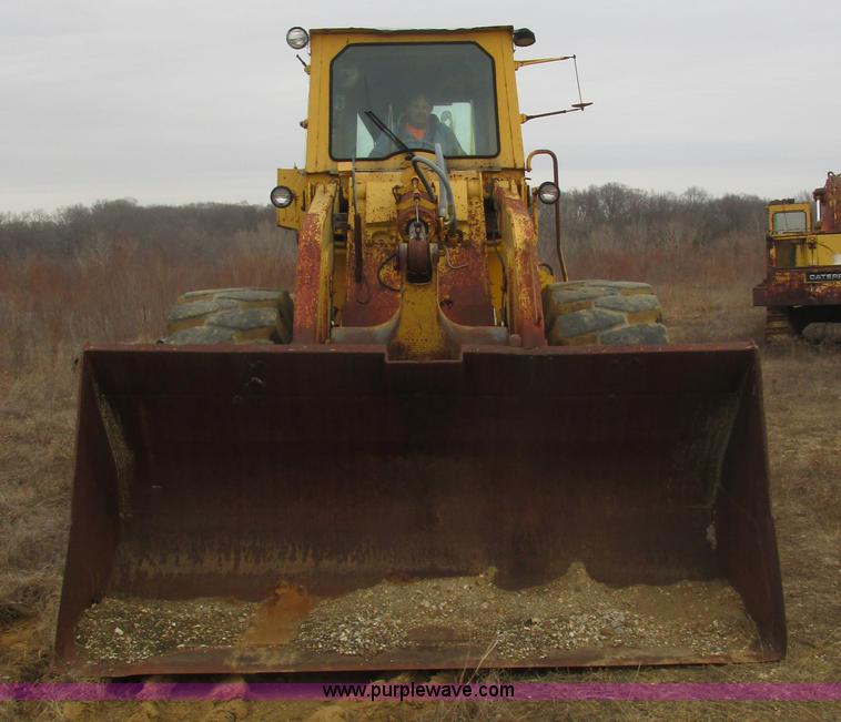 image for item H7741 International H100 Series C articulating loader