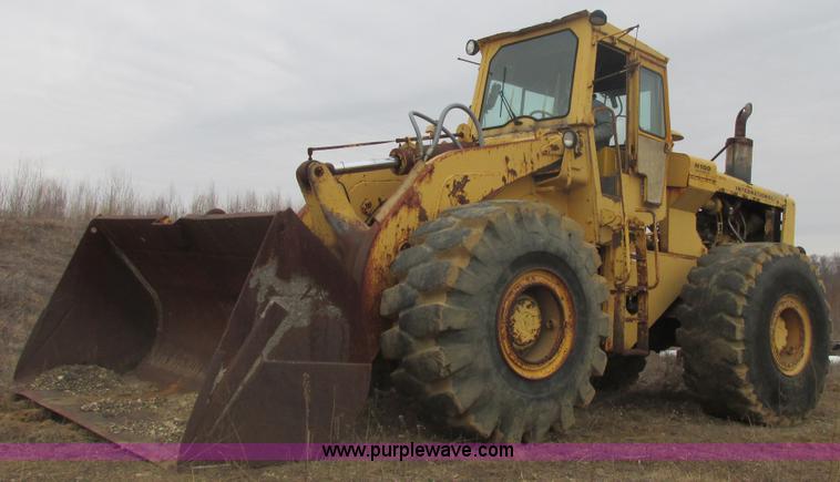 image for item H7741 International H100 Series C articulating loader