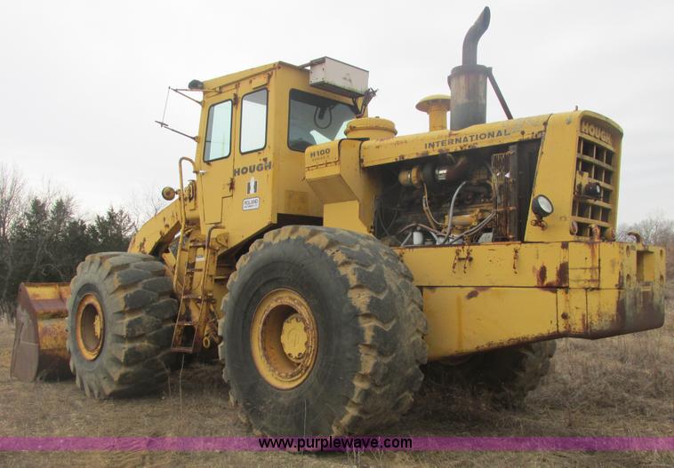 image for item H7741 International H100 Series C articulating loader