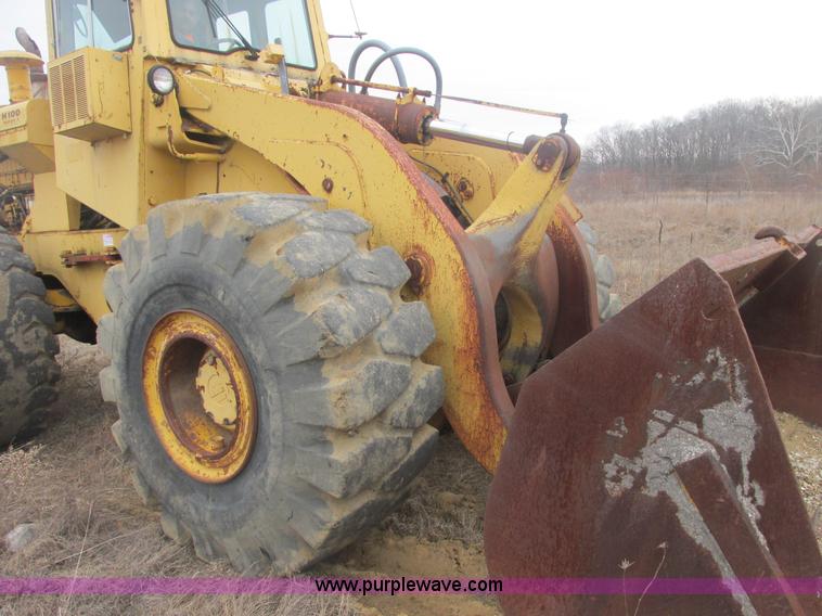 image for item H7741 International H100 Series C articulating loader
