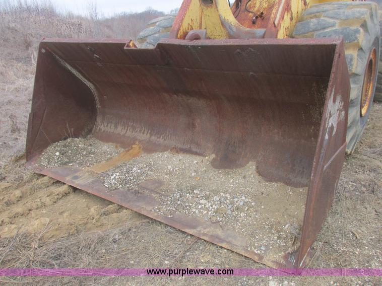 image for item H7741 International H100 Series C articulating loader