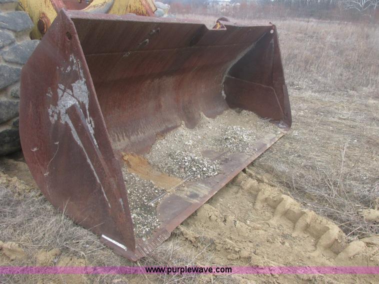 image for item H7741 International H100 Series C articulating loader