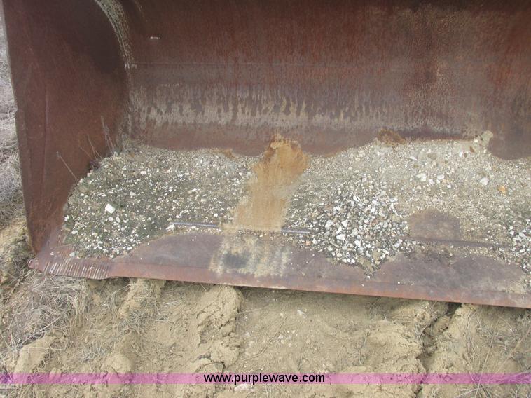 image for item H7741 International H100 Series C articulating loader