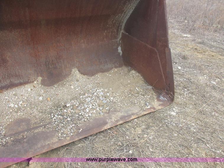 image for item H7741 International H100 Series C articulating loader