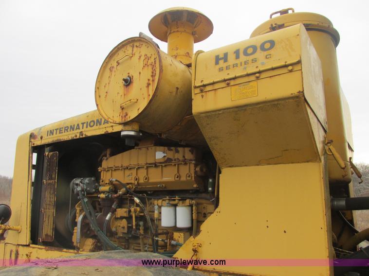 image for item H7741 International H100 Series C articulating loader