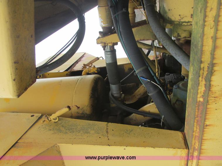 image for item H7741 International H100 Series C articulating loader