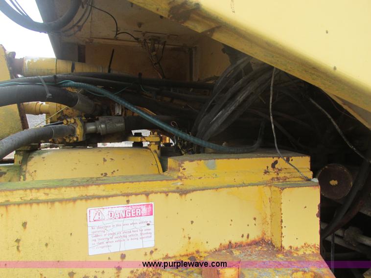 image for item H7741 International H100 Series C articulating loader