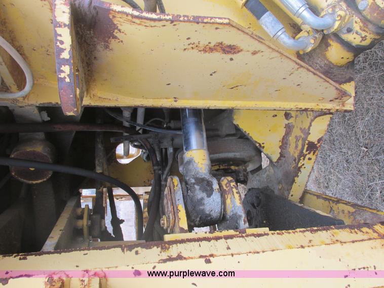 image for item H7741 International H100 Series C articulating loader