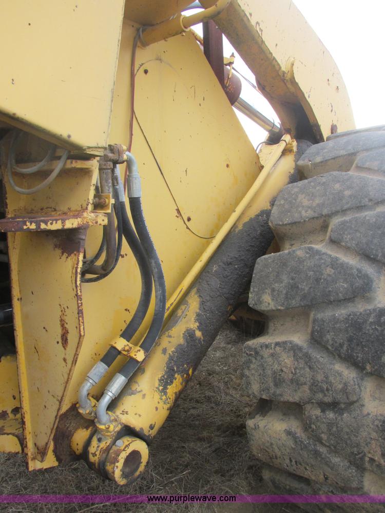 image for item H7741 International H100 Series C articulating loader