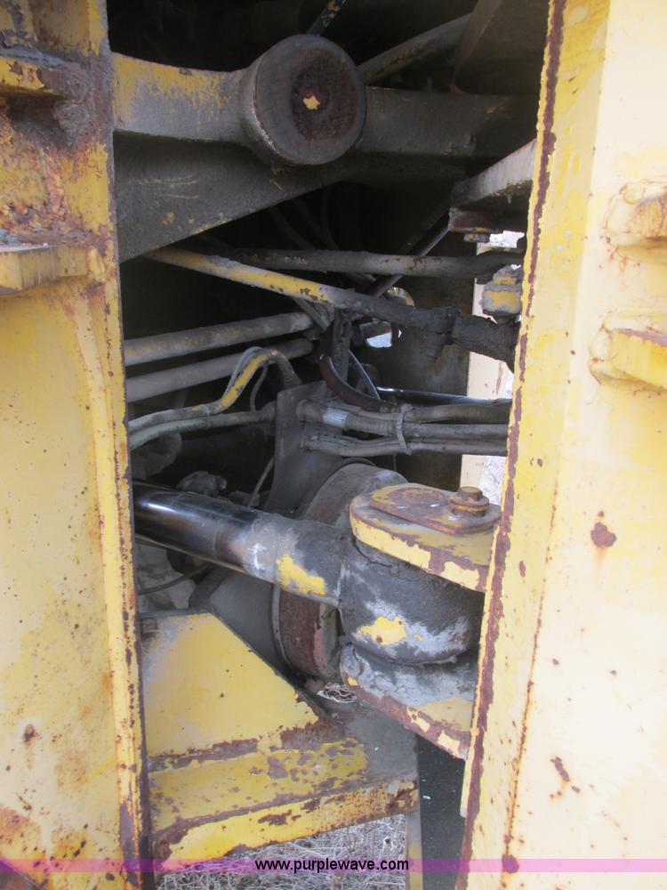 image for item H7741 International H100 Series C articulating loader