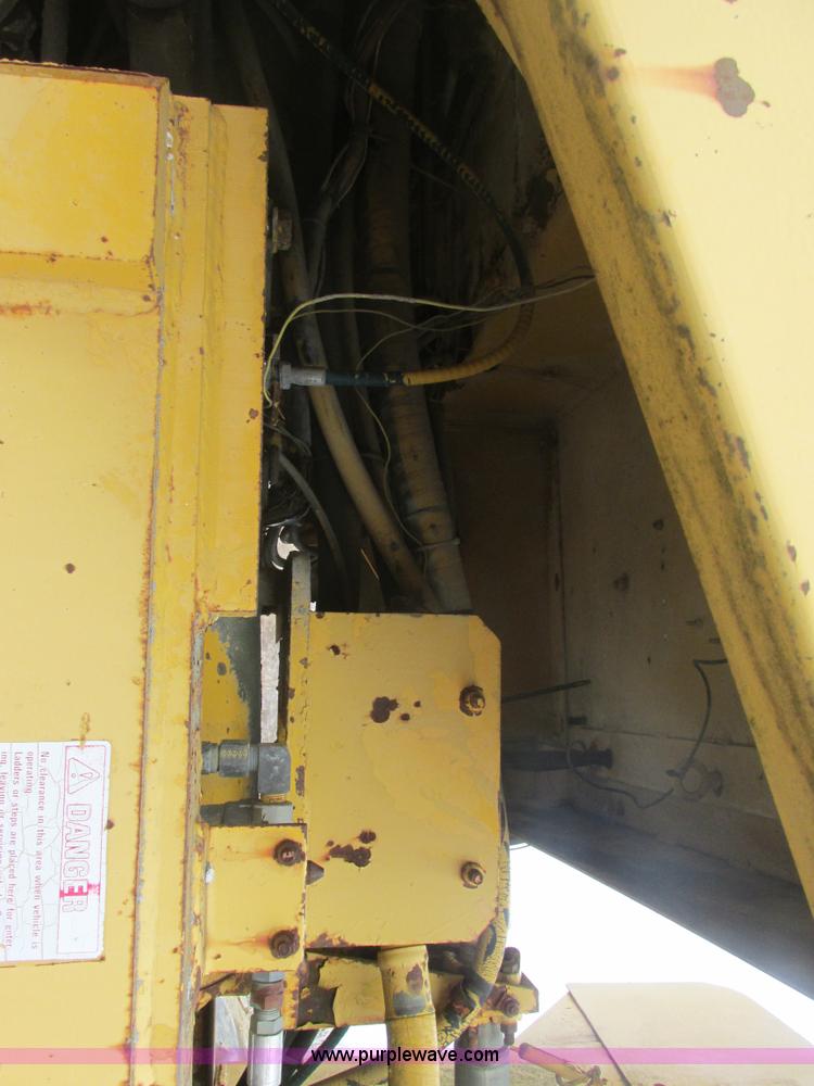 image for item H7741 International H100 Series C articulating loader