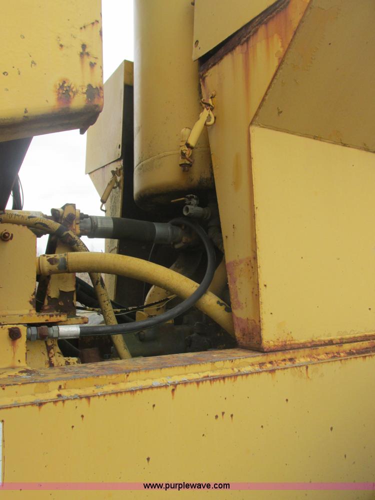 image for item H7741 International H100 Series C articulating loader