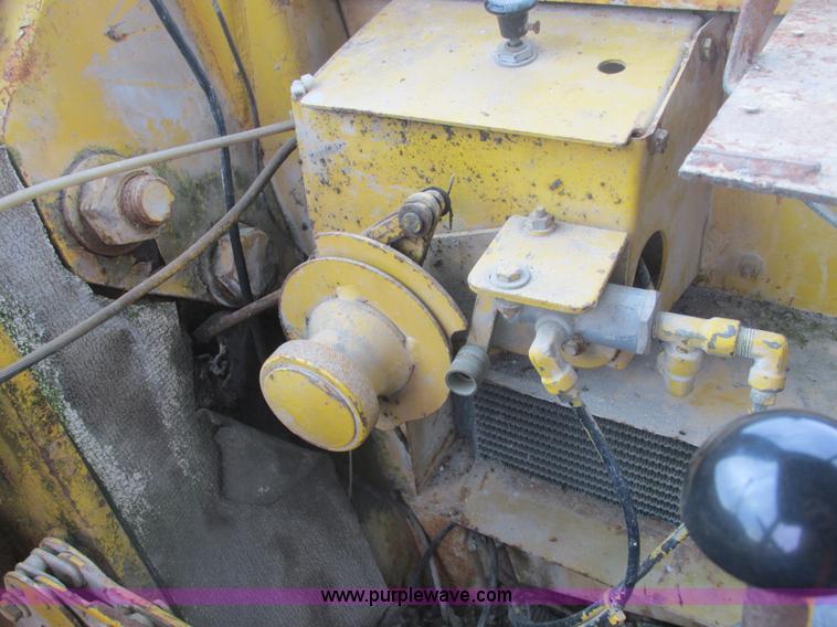 image for item H7741 International H100 Series C articulating loader