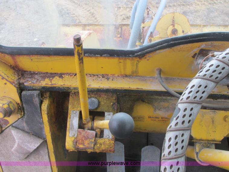 image for item H7741 International H100 Series C articulating loader