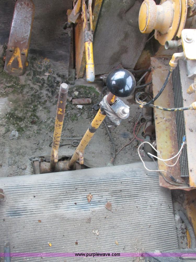 image for item H7741 International H100 Series C articulating loader