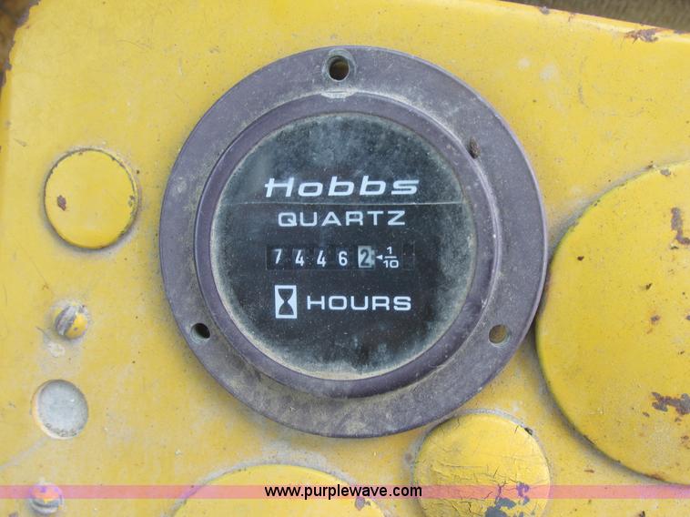 image for item H7741 International H100 Series C articulating loader