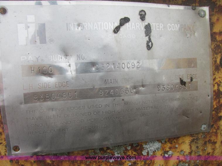 image for item H7741 International H100 Series C articulating loader