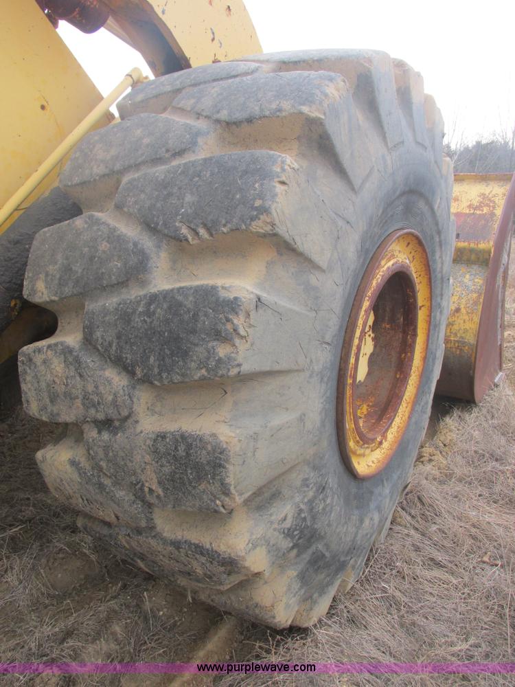 image for item H7741 International H100 Series C articulating loader