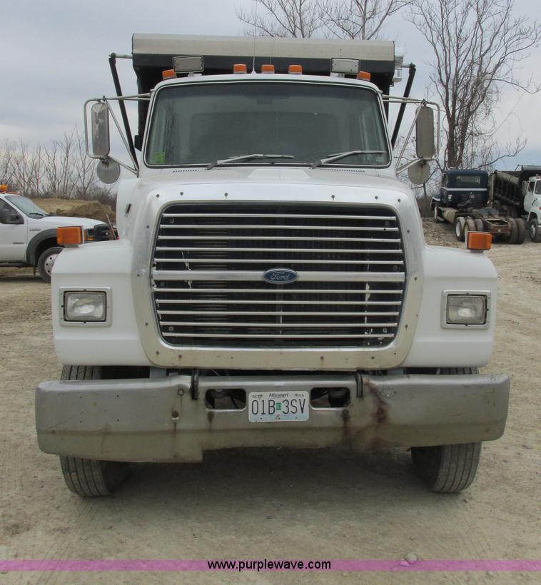image for item H7743 1991 Ford L8000 dump truck