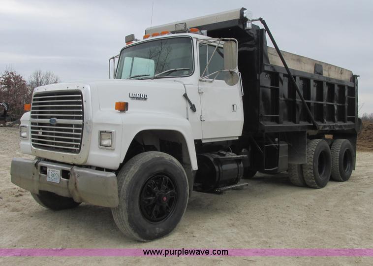 image for item H7743 1991 Ford L8000 dump truck