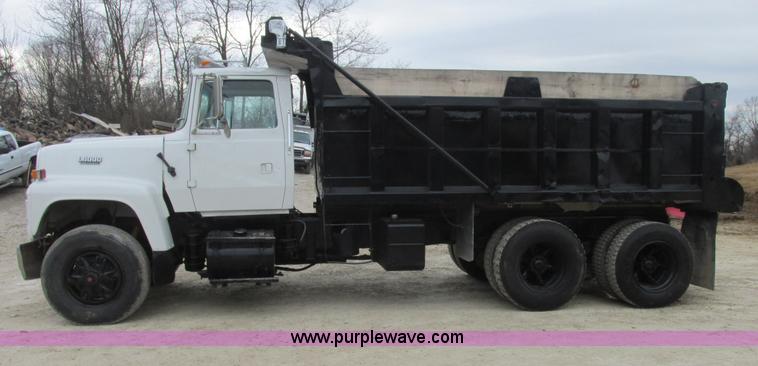 image for item H7743 1991 Ford L8000 dump truck