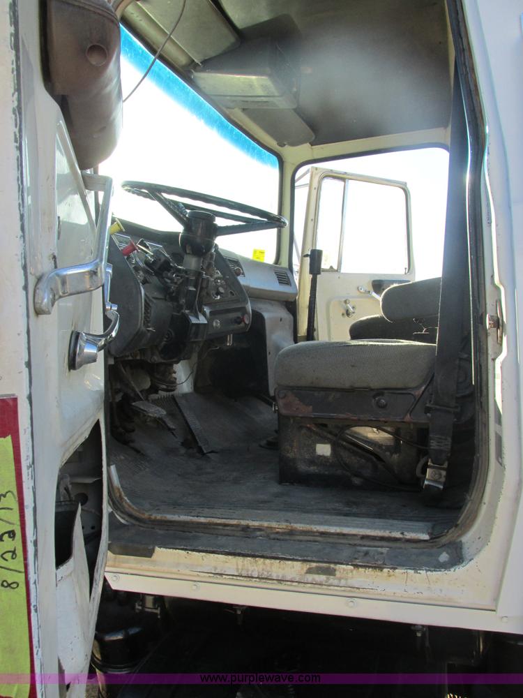 image for item H7743 1991 Ford L8000 dump truck