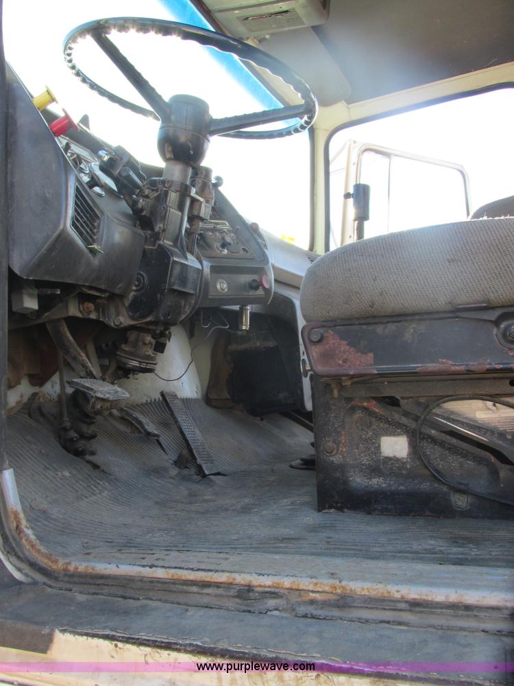 image for item H7743 1991 Ford L8000 dump truck