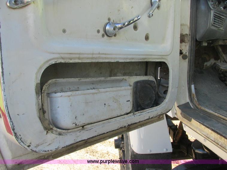 image for item H7743 1991 Ford L8000 dump truck
