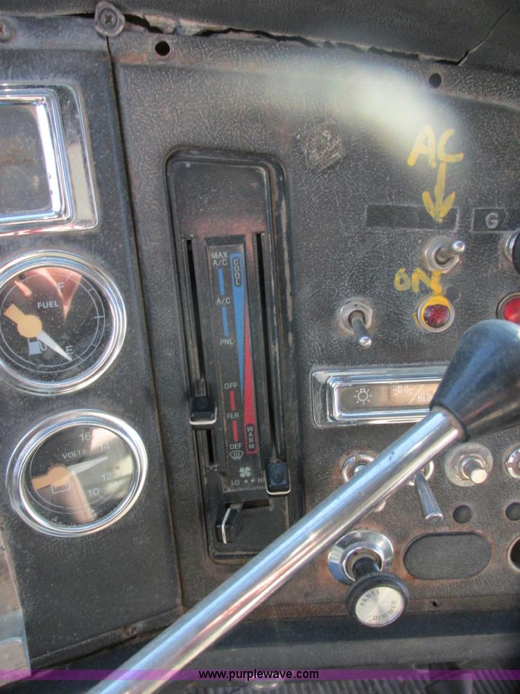 image for item H7743 1991 Ford L8000 dump truck